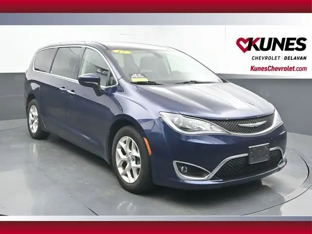 2017 Chrysler Pacifica Touring Plus photo 1