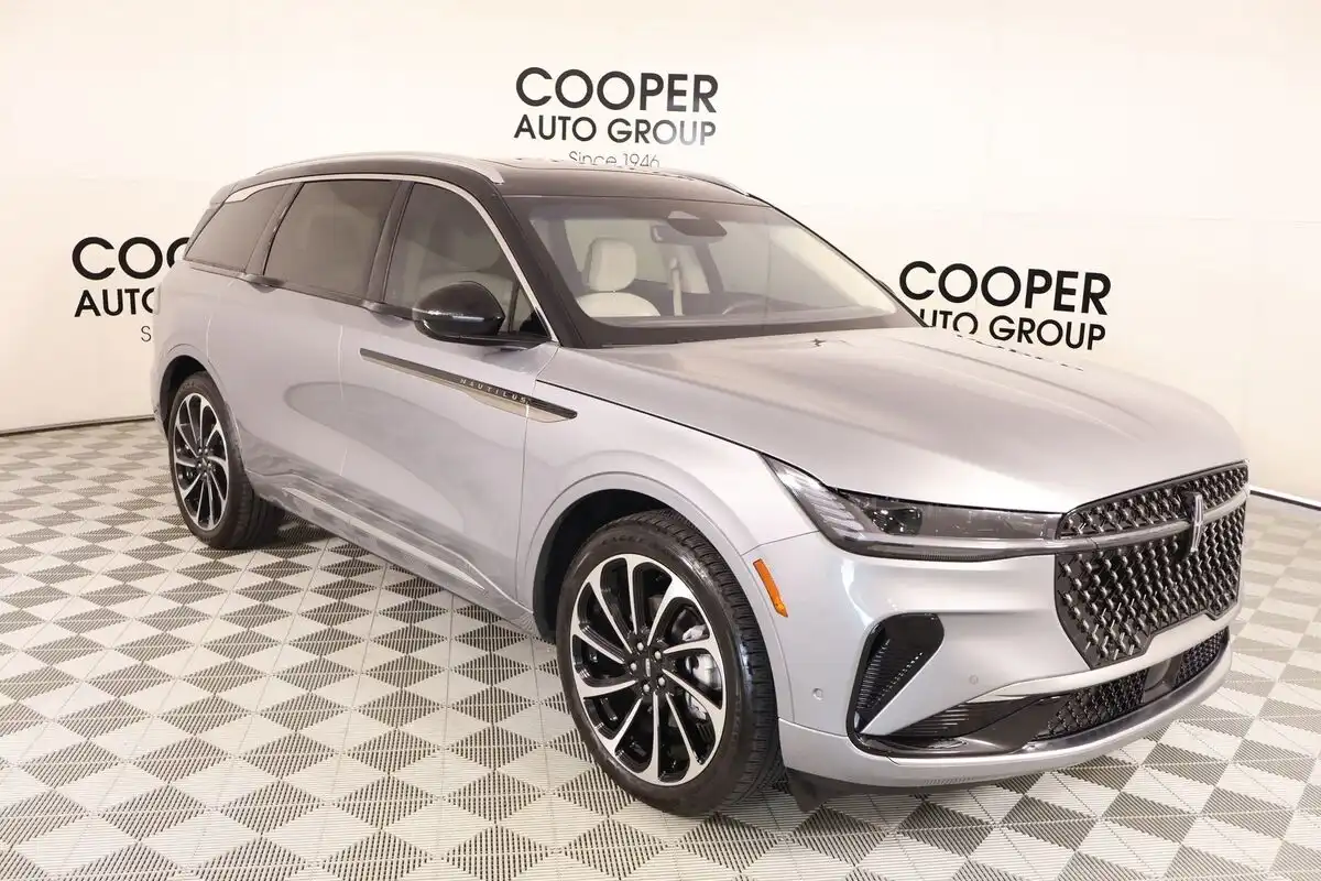 2024 Lincoln Nautilus Black Label AWD's photo