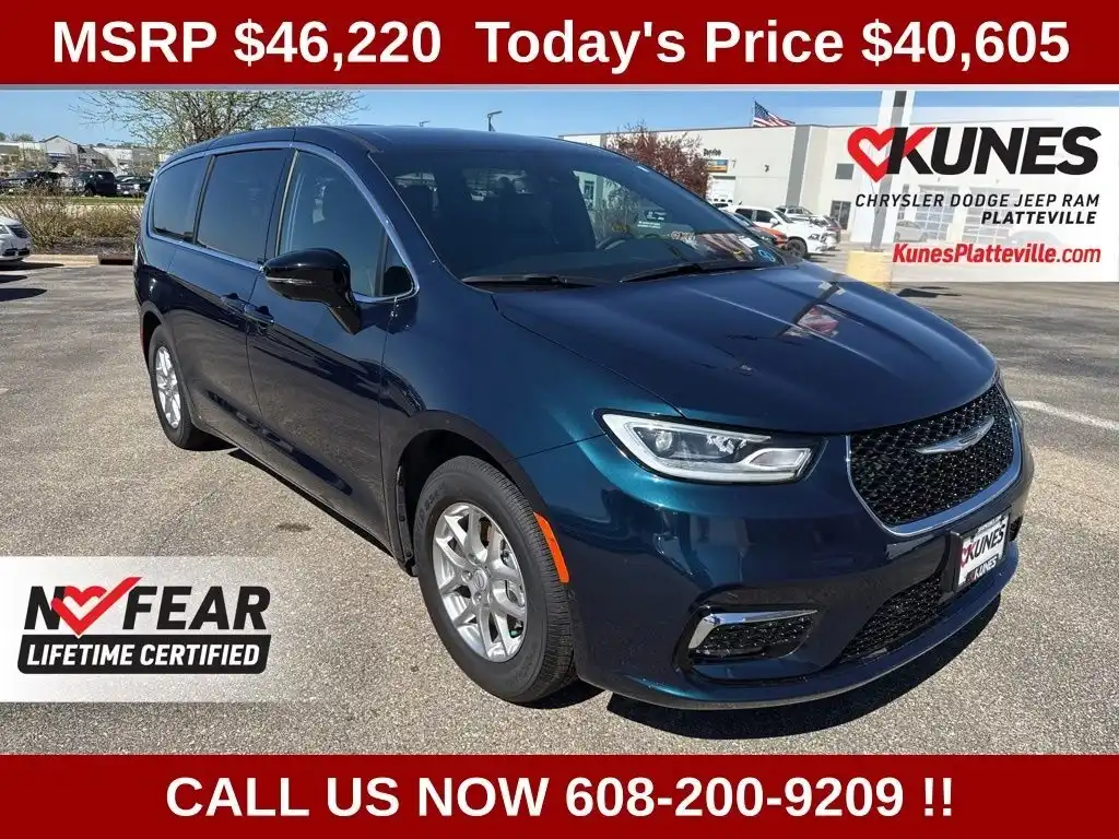 2025 Chrysler Pacifica Select's photo