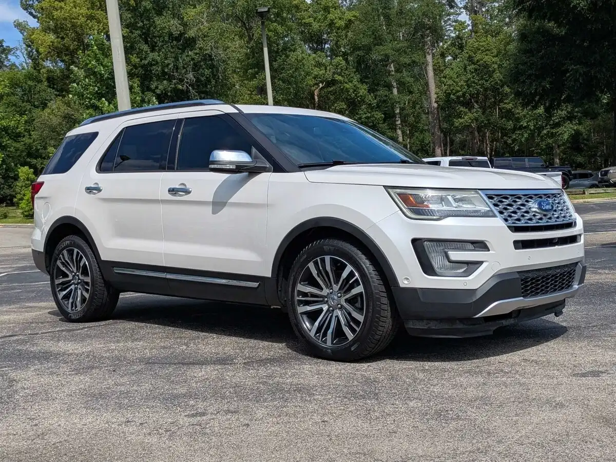 2017 Ford Explorer Platinum 4WD's photo