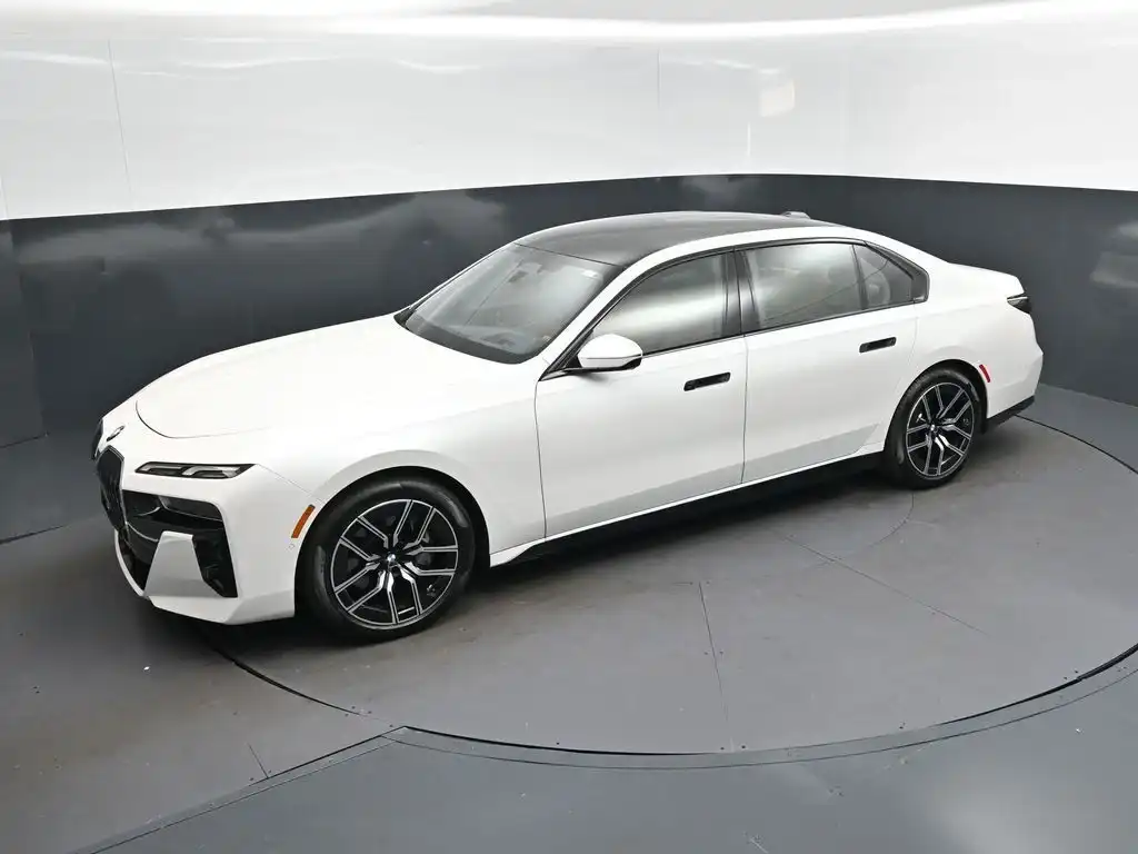 2026 BMW 7 Series 740i Sedan's photo