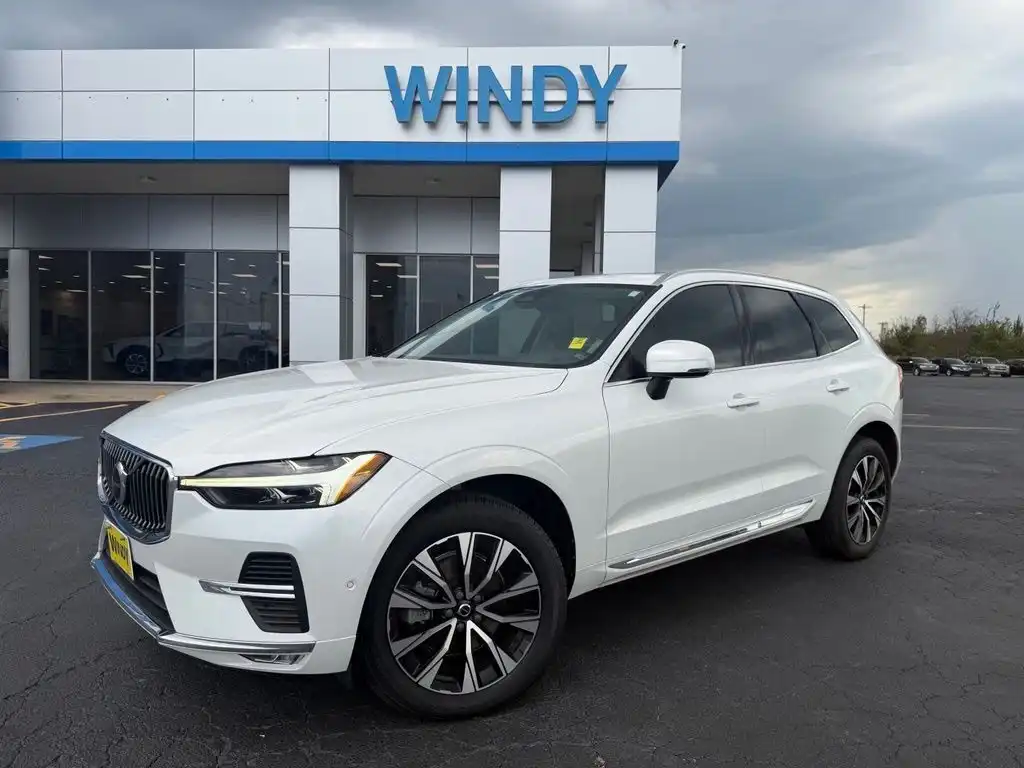 2023 Volvo XC60 B5 Plus Bright Theme AWD's photo