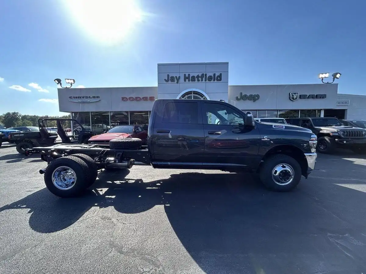 2027 RAM 3500 Tradesman 4WD Crew Cab's photo