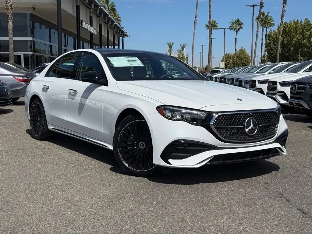 2027 Mercedes-Benz E-Class E450 4MATIC's photo