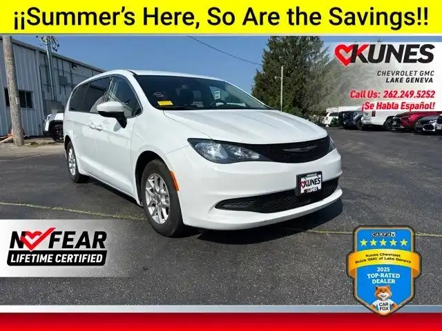 2023 Chrysler Voyager LX's photo