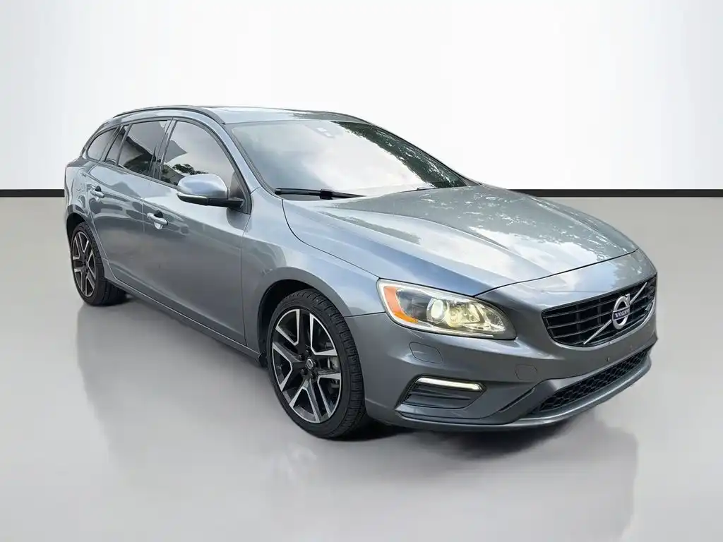 2018 Volvo V60 T5 Dynamic's photo