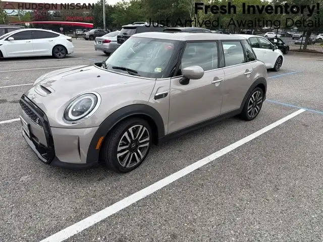 2022 MINI Hardtop Cooper S's photo