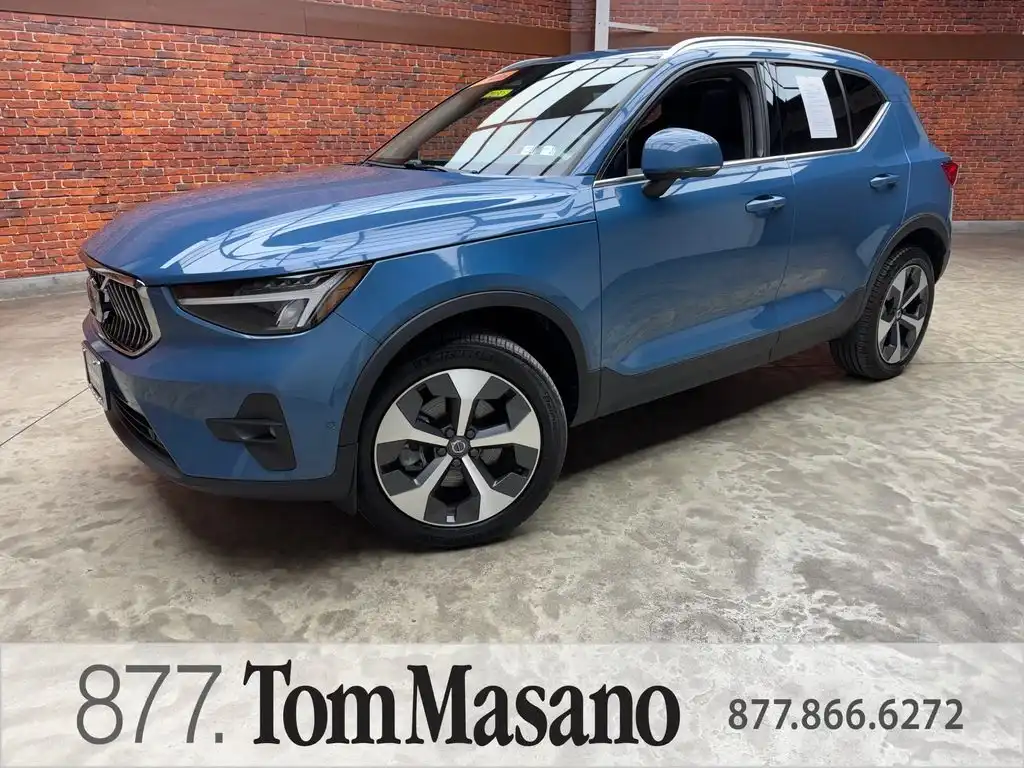 2024 Volvo XC40 B5 Plus Bright AWD's photo