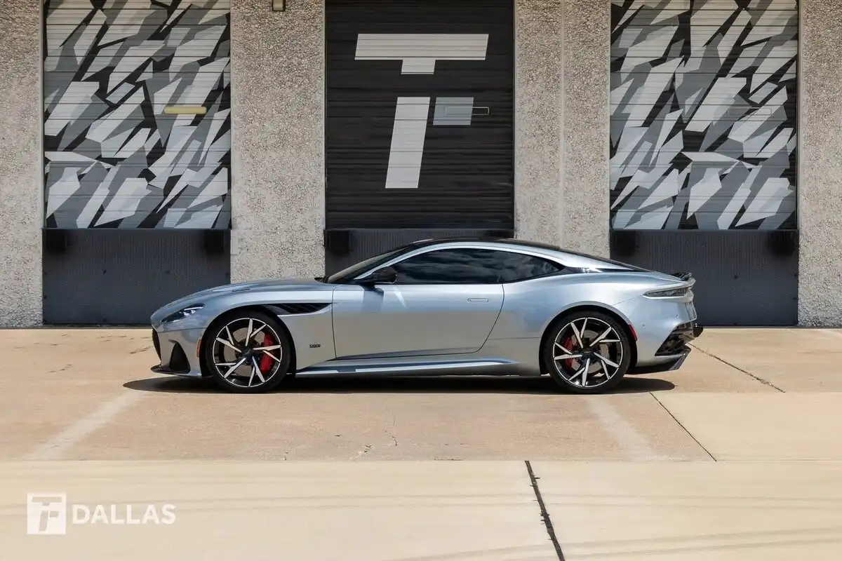 2019 Aston Martin DBS Superleggera Coupe's photo
