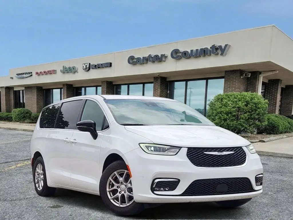 2026 Chrysler Pacifica Select photo 1