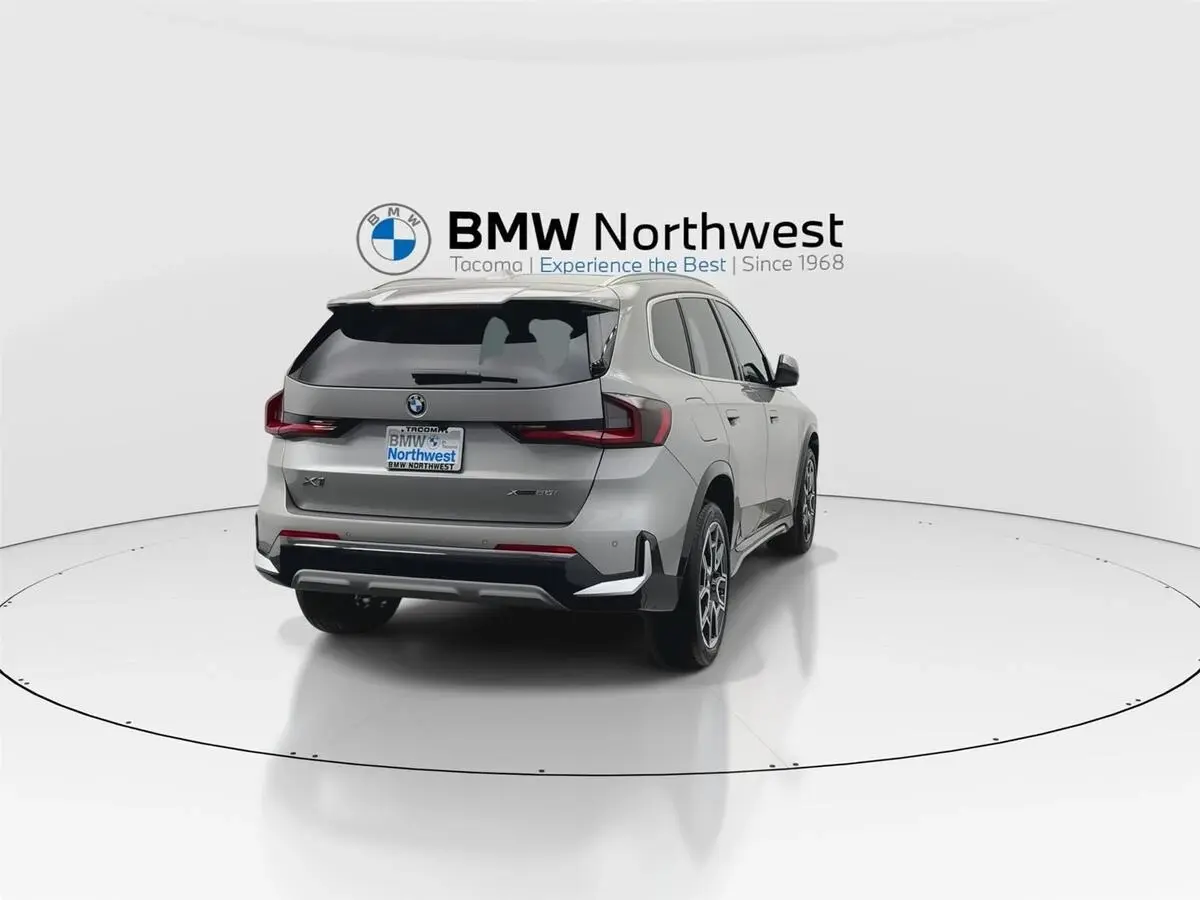 2026 BMW X1 xDrive28i photo 3