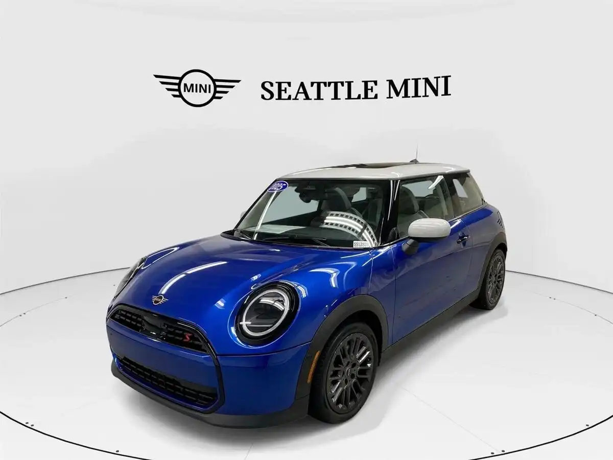 2025 MINI Hardtop Cooper S Signature's photo