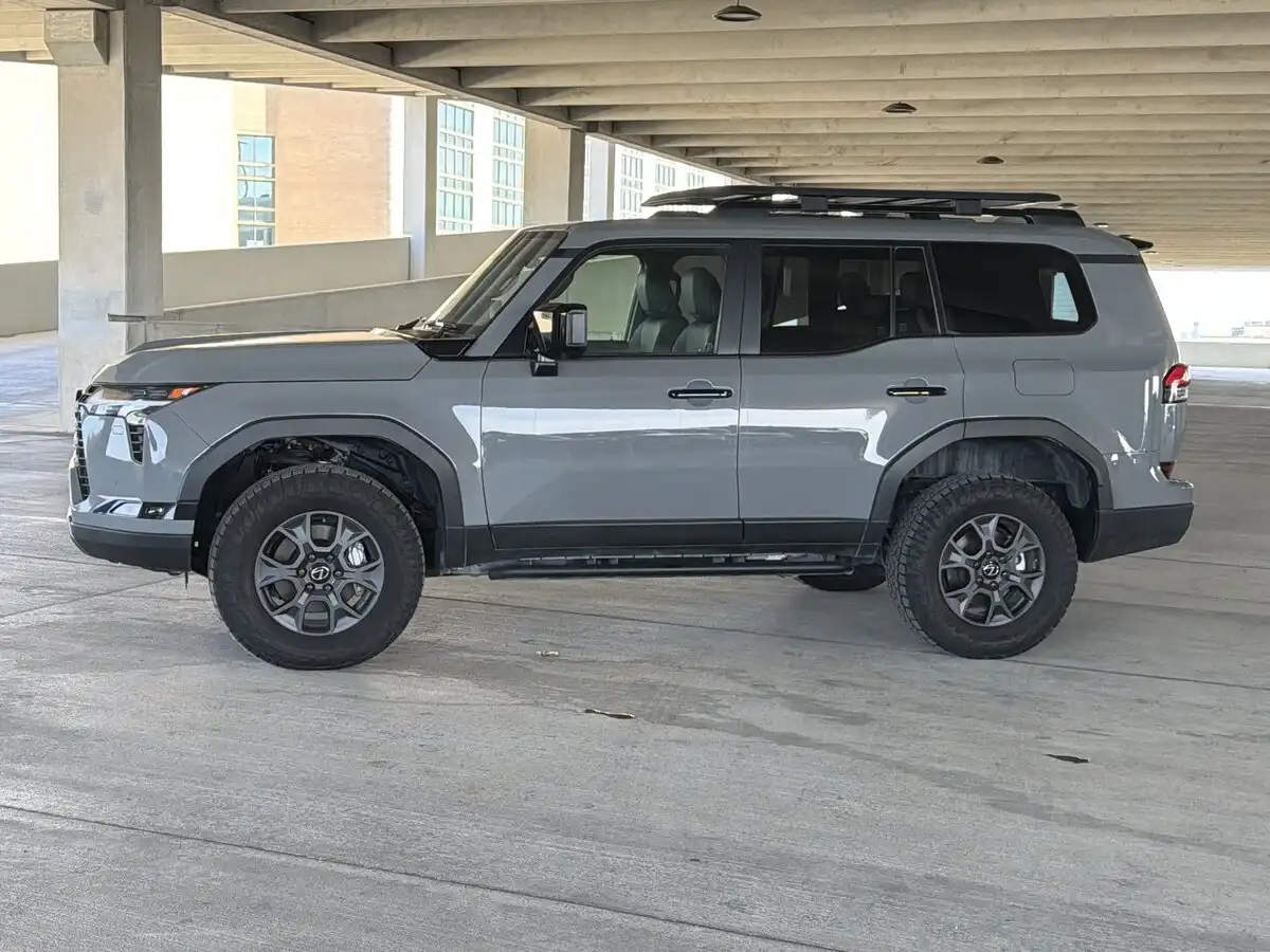 2025 Lexus GX 460 550 Overtrail's photo