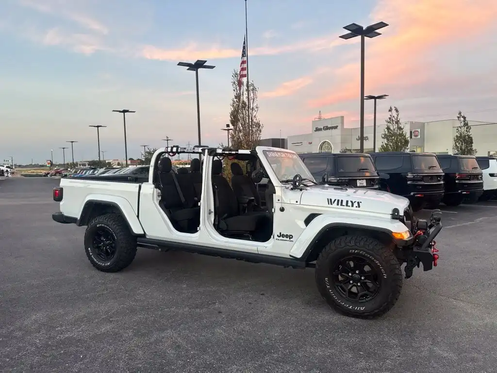 2021 Jeep Gladiator Willys's photo