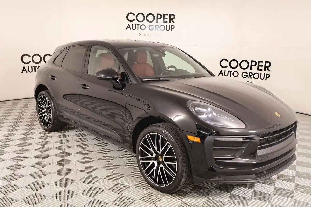 2022 Porsche Macan Base's photo