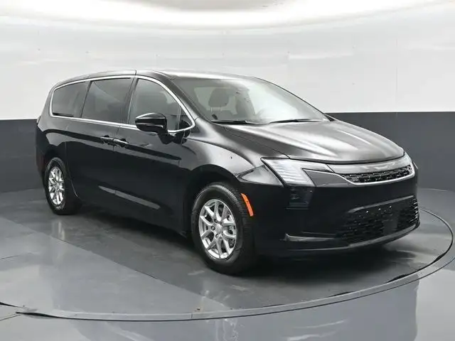 2027 Chrysler Pacifica Select's photo