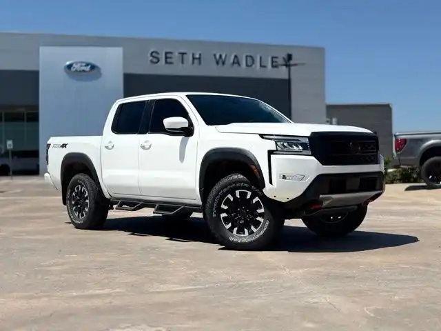 2022 Nissan Frontier PRO-4X Crew Cab 4X4's photo