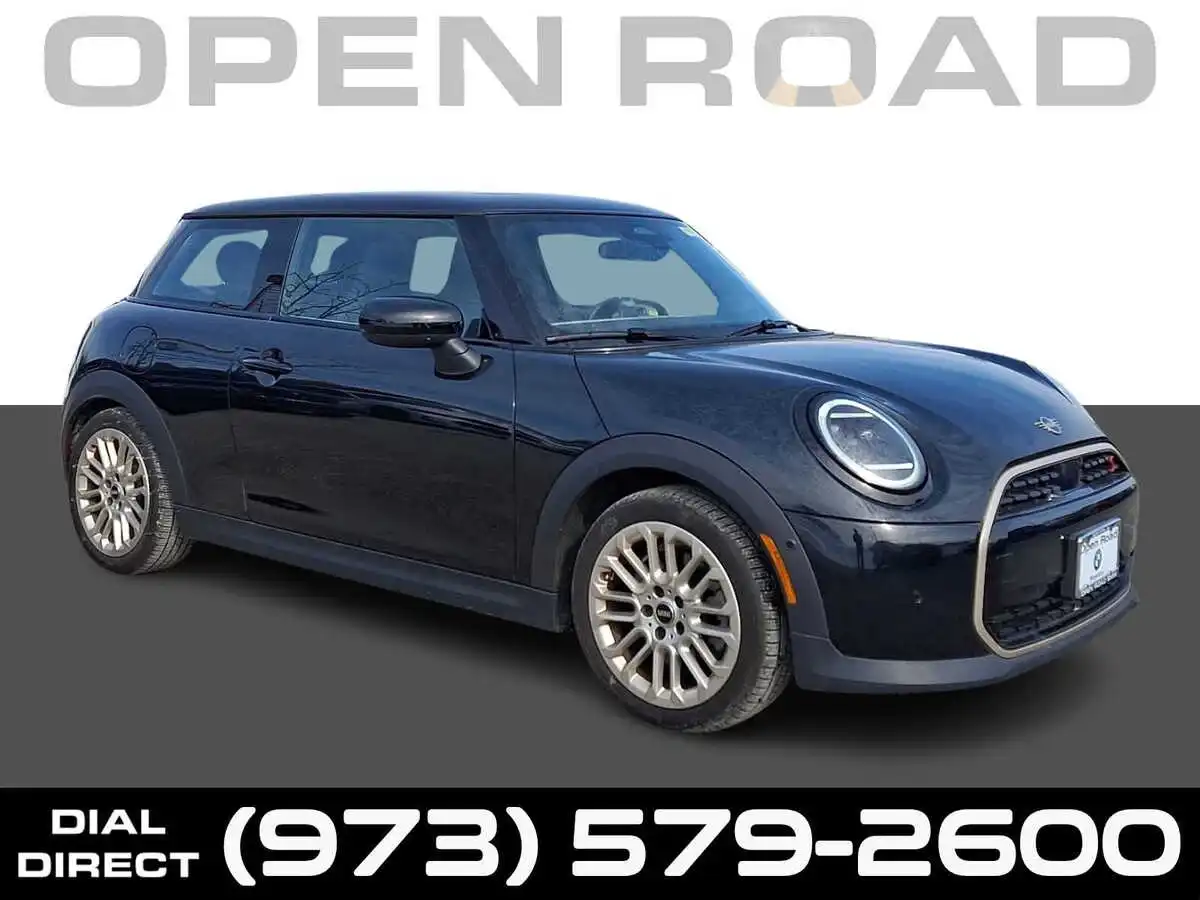 2025 MINI Hardtop Cooper S Signature's photo