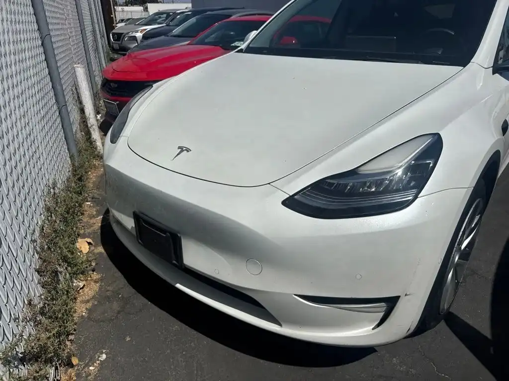 2022 Tesla Model Y Long Range Dual Motor All-Wheel Drive's photo