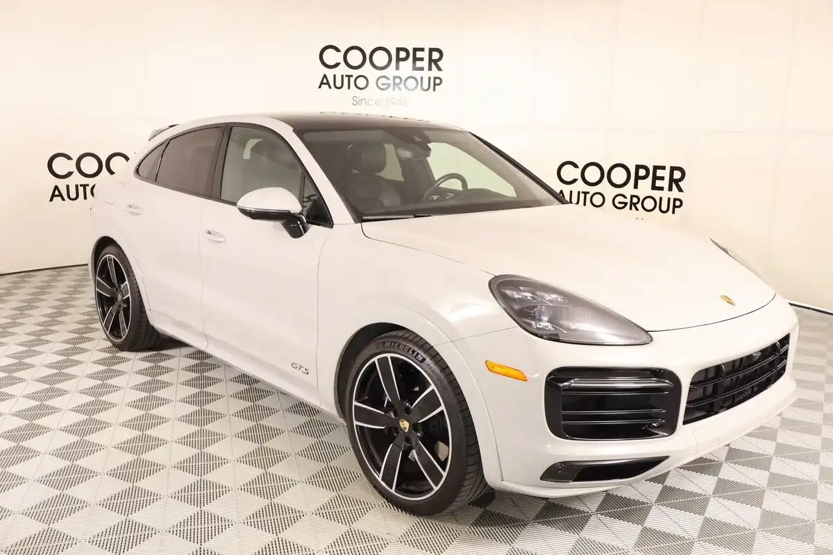 2023 Porsche Cayenne GTS's photo