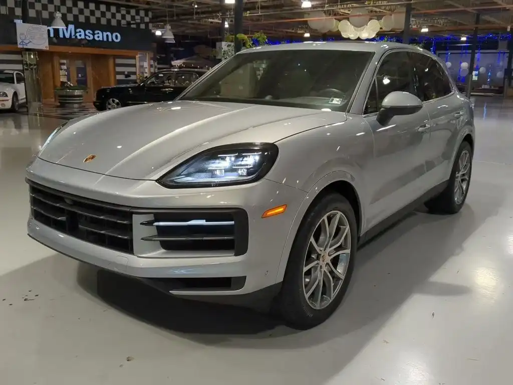 2025 Porsche Cayenne Base's photo