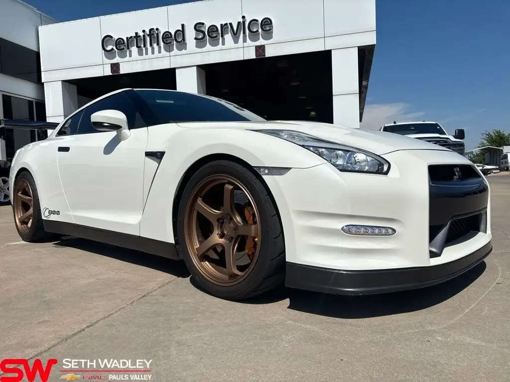 2015 Nissan GT-R Premium's photo
