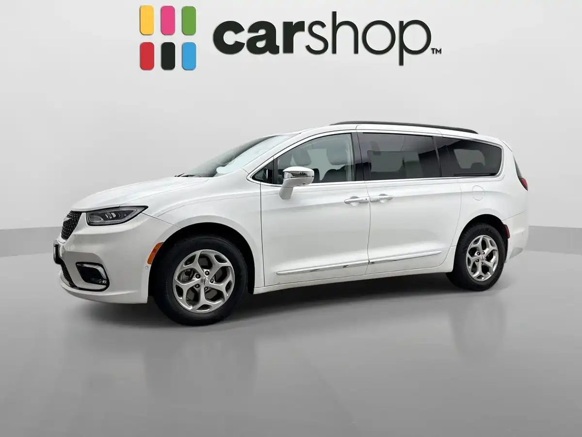2022 Chrysler Pacifica Limited's photo