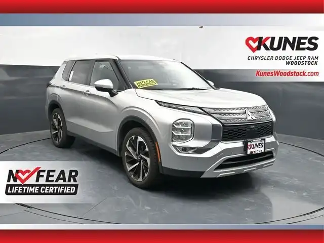 2024 Mitsubishi Outlander SE FWD's photo