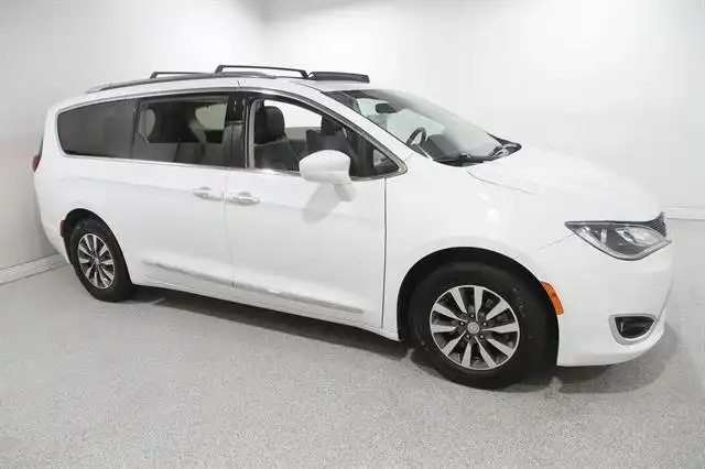 2020 Chrysler Pacifica Touring L Plus's photo