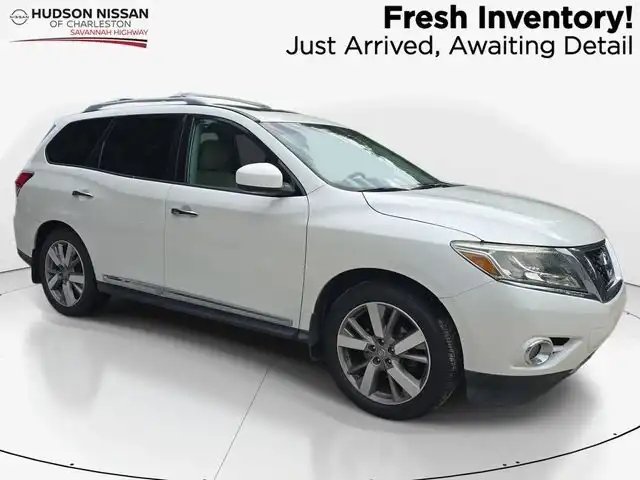 2016 Nissan Pathfinder Platinum FWD's photo