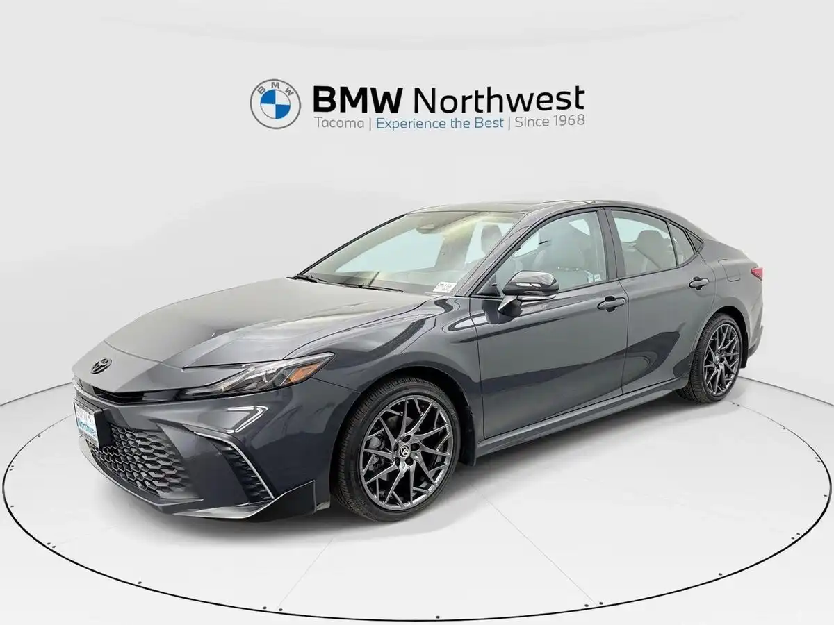 2025 Toyota Camry SE AWD Hybrid's photo