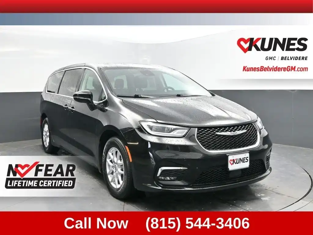 2024 Chrysler Pacifica Touring L's photo