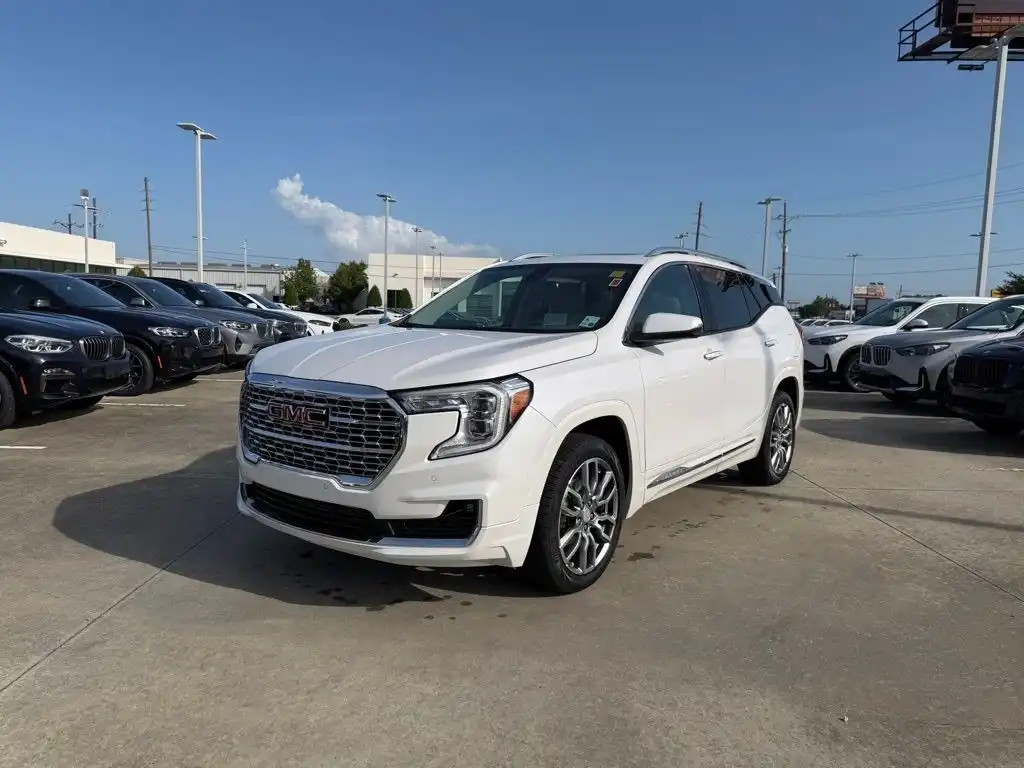 2023 GMC Terrain Denali AWD's photo