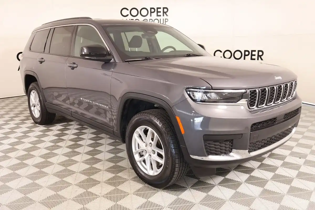2025 Jeep Grand Cherokee L Laredo 4WD's photo