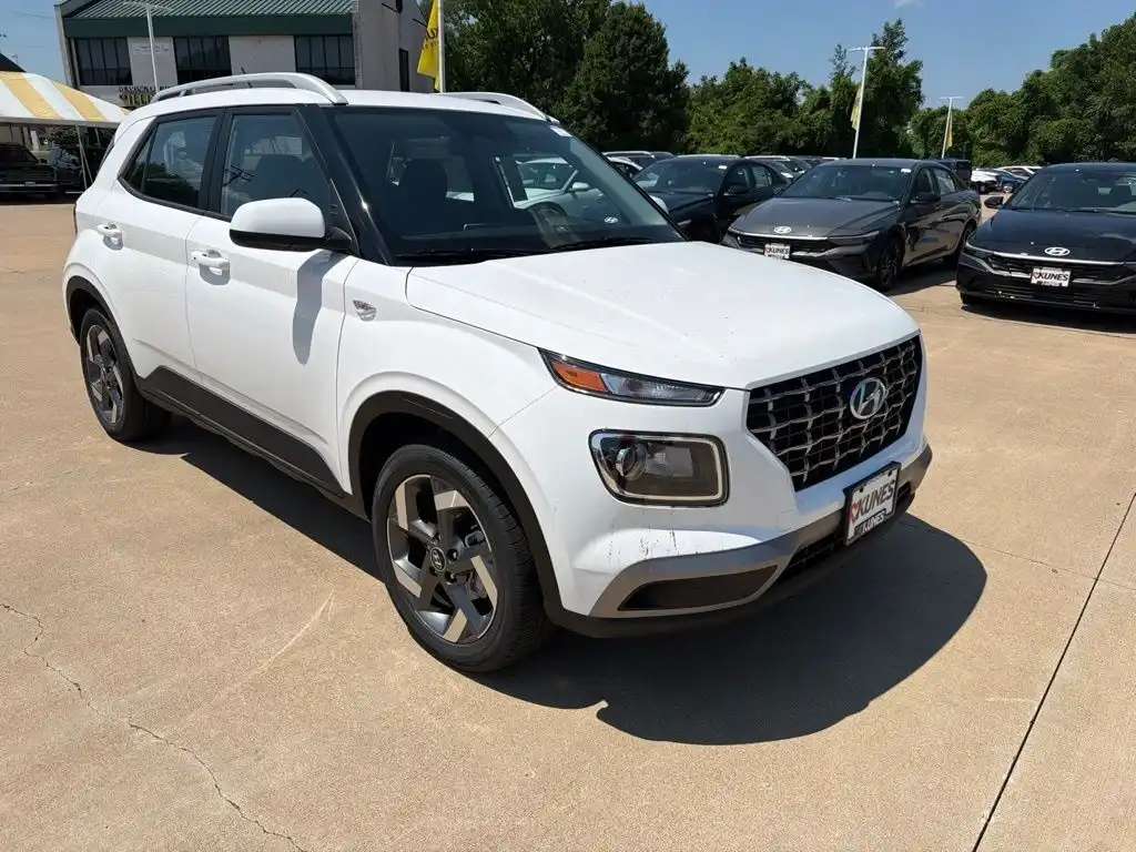 2026 Hyundai Venue SEL w/ 2-Tone Roof IVT's photo