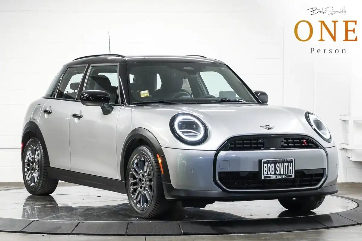 2026 MINI Hardtop Cooper S Signature's photo