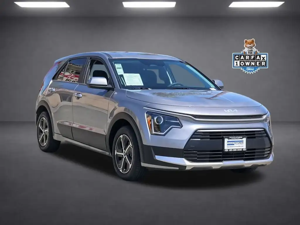 2025 Kia Niro LX HEV's photo