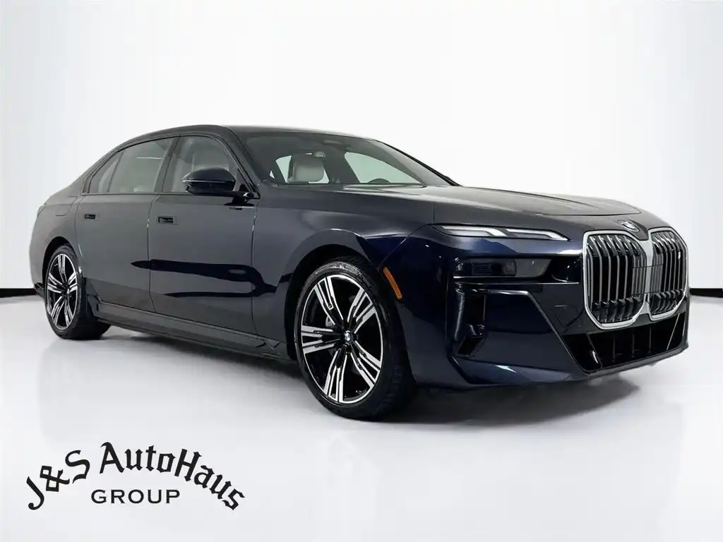 2023 BMW i7 xDrive60's photo
