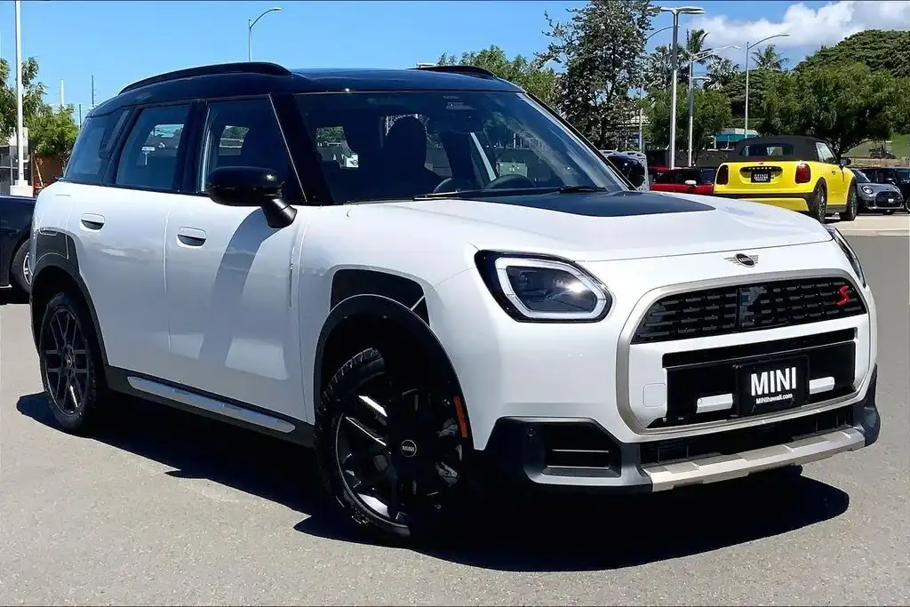 2027 MINI Countryman S ALL4 Oxford Edition's photo