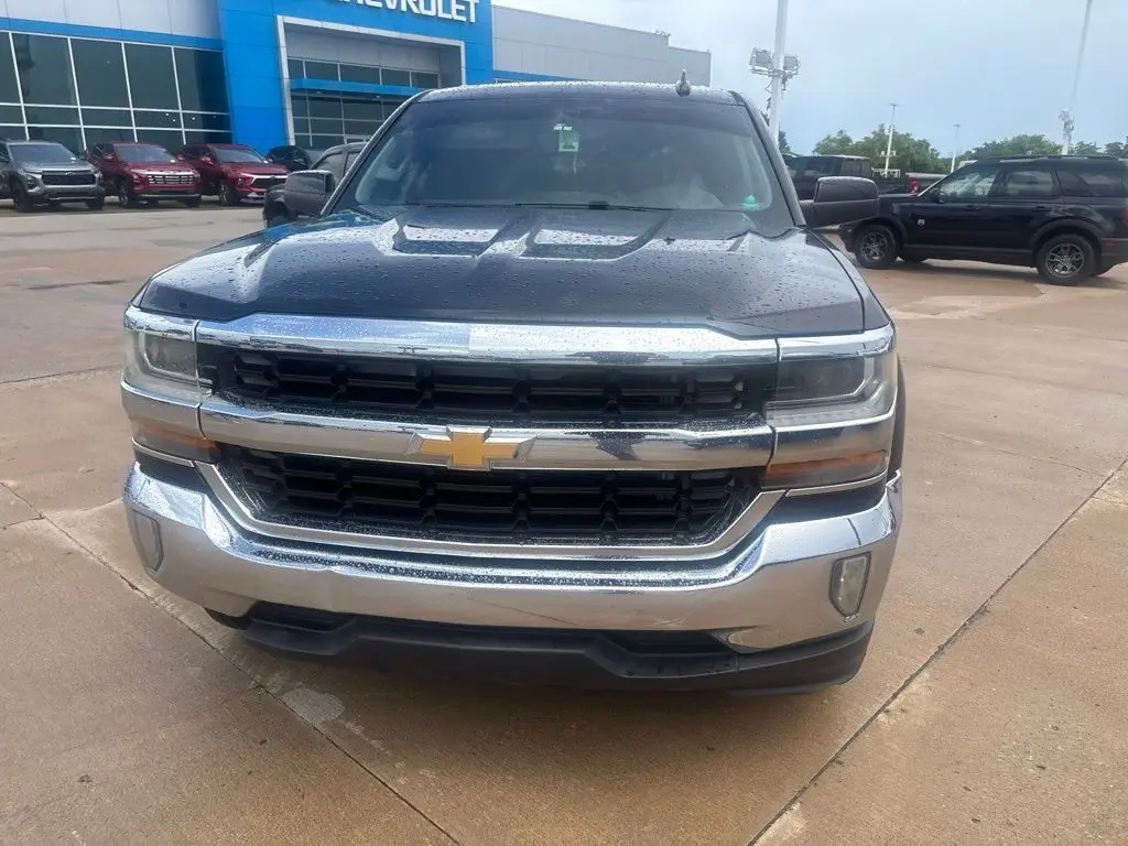2016 Chevrolet Silverado 1500 LT Crew Cab Short Box photo 3