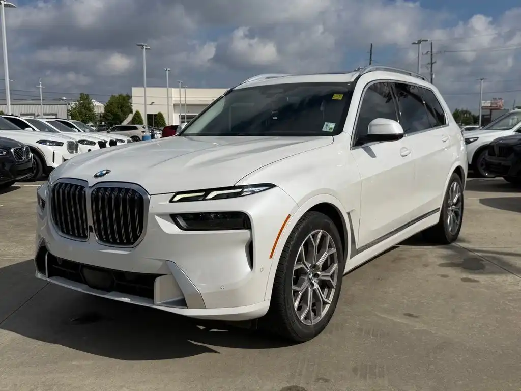 2023 BMW X7 xDrive40i's photo