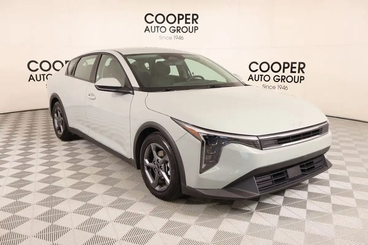 2025 Kia K4 LXS AT's photo