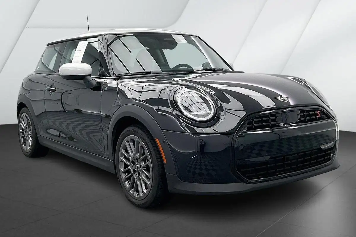 2025 MINI Hardtop Cooper S's photo