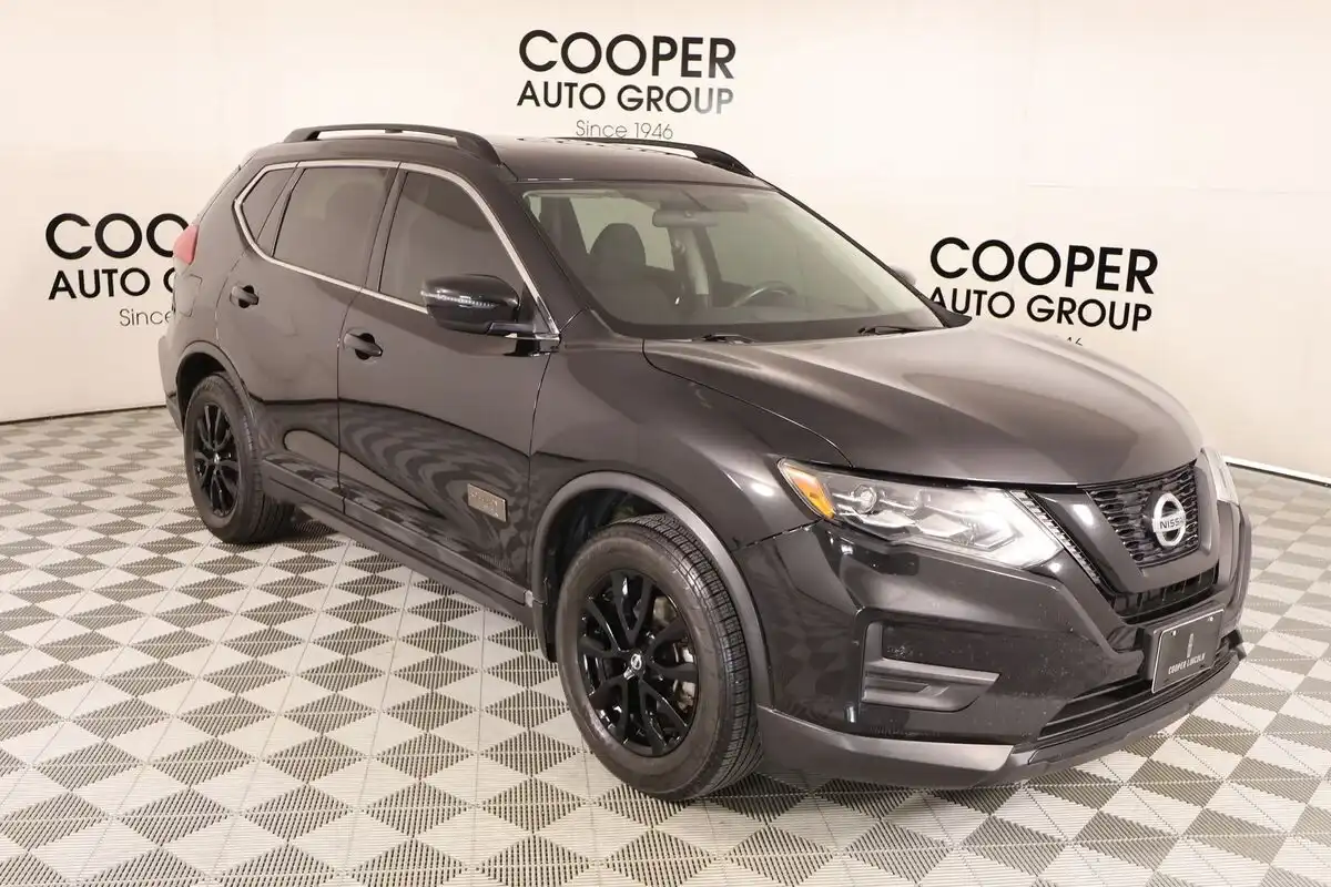 2017 Nissan Rogue SV FWD's photo
