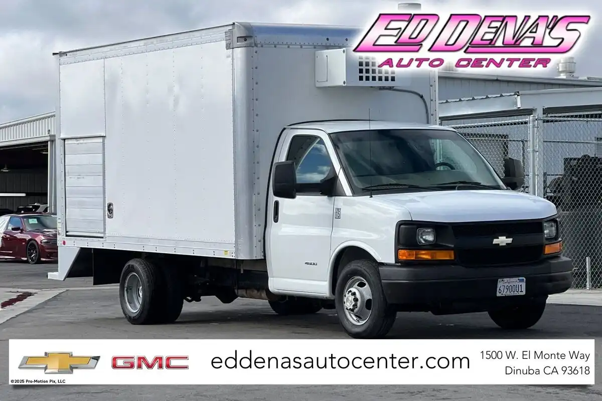 2015 Chevrolet Express 4500 159 WB's photo