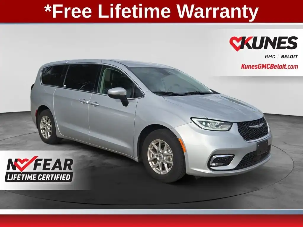 2023 Chrysler Pacifica Touring L's photo