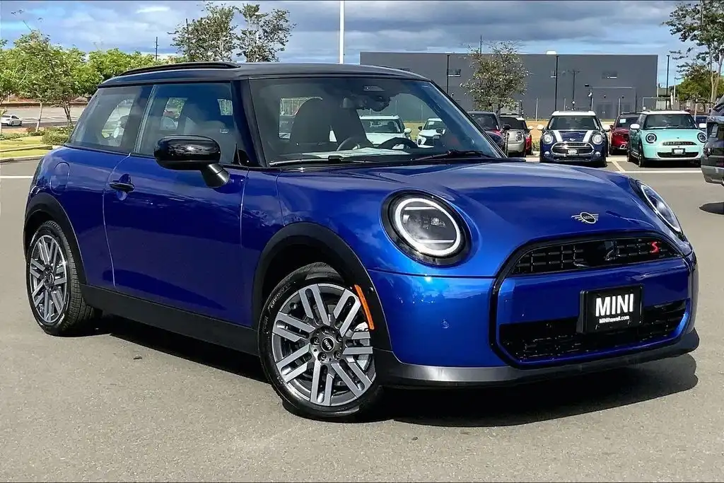 2026 MINI Hardtop Cooper S Signature's photo