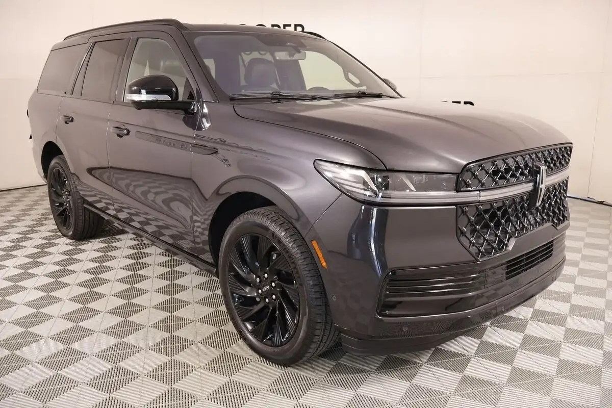 2025 Lincoln Navigator Reserve 4WD's photo