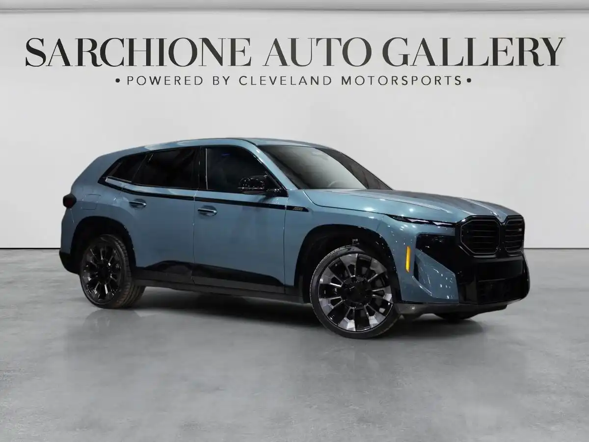 2025 BMW XM Base's photo