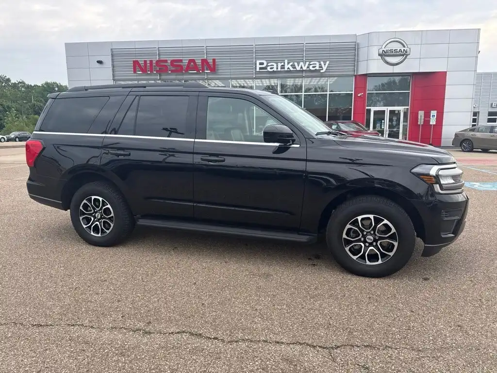 2024 Ford Expedition XLT 4WD's photo